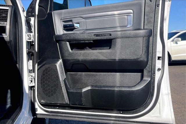 2023 RAM 1500 Classic SLT Crew Cab 4x4 5'7' Box