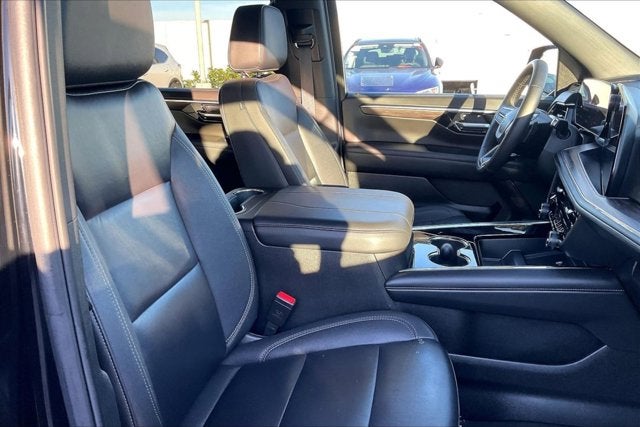 2025 Chevrolet Suburban 4WD Z71