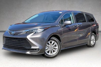 2023 Toyota Sienna LE