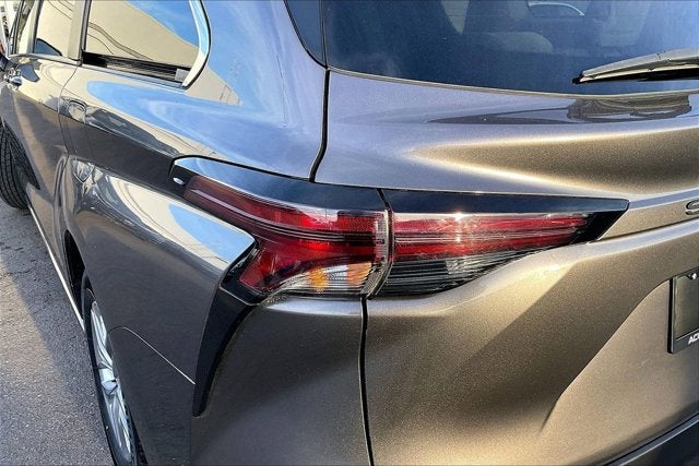 2023 Toyota Sienna LE