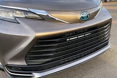 2023 Toyota Sienna LE