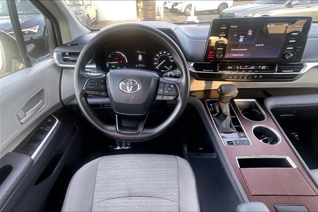 2023 Toyota Sienna LE