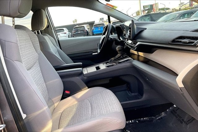 2023 Toyota Sienna LE