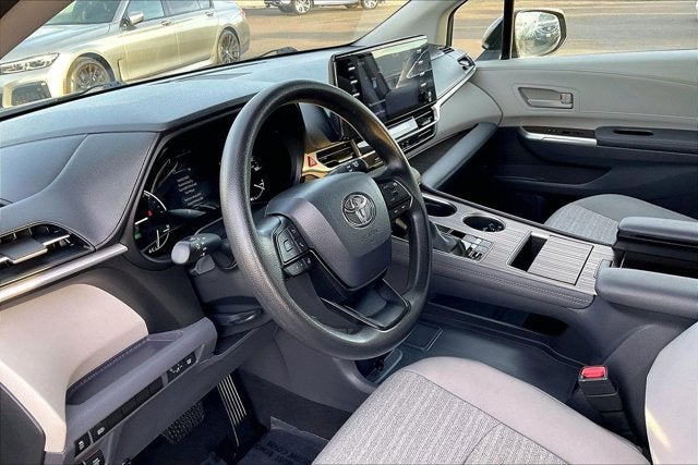 2023 Toyota Sienna LE