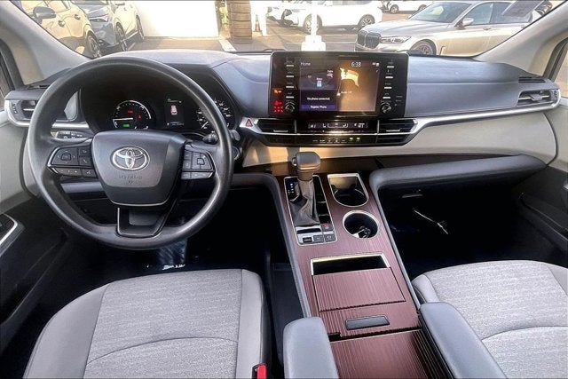 2023 Toyota Sienna LE