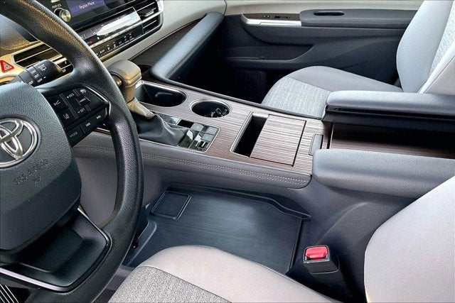 2023 Toyota Sienna LE