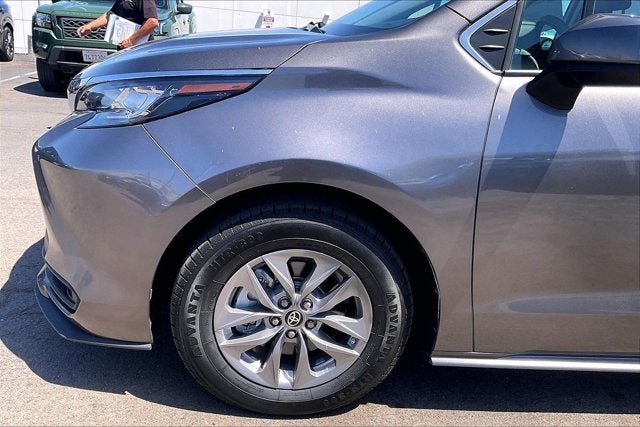 2023 Toyota Sienna LE