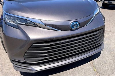 2023 Toyota Sienna LE