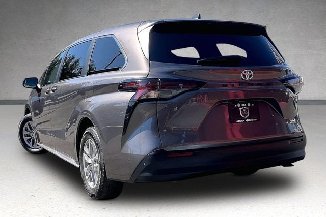 2023 Toyota Sienna LE