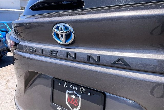 2023 Toyota Sienna LE