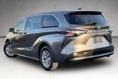2023 Toyota Sienna LE