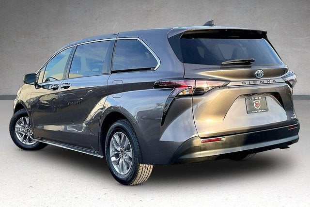 2023 Toyota Sienna LE