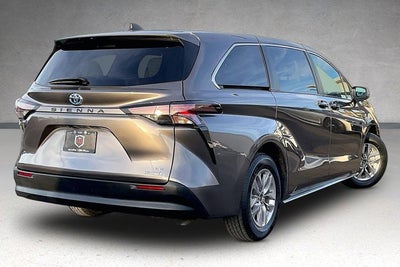 2023 Toyota Sienna LE