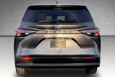 2023 Toyota Sienna LE