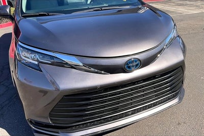 2023 Toyota Sienna LE