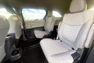 2023 Toyota Sienna LE