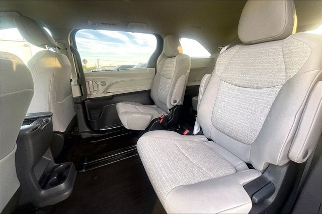 2023 Toyota Sienna LE