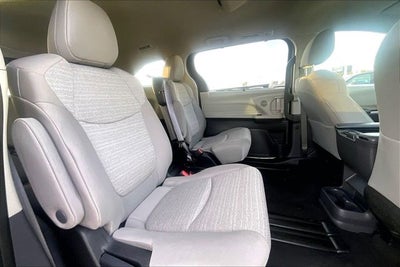2023 Toyota Sienna LE