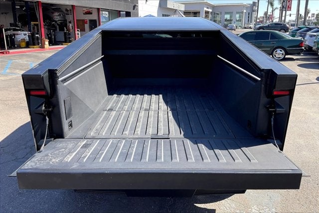 2024 Tesla Cybertruck Cyberbeast