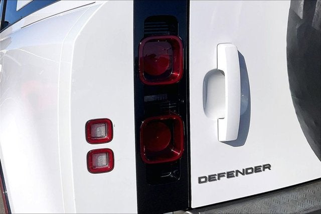 2024 Land Rover Defender 110 P400 X-Dynamic SE